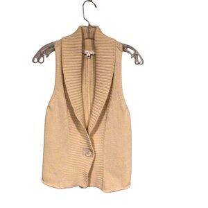Cabi beige sweater vest with front button size medium 100% cotton